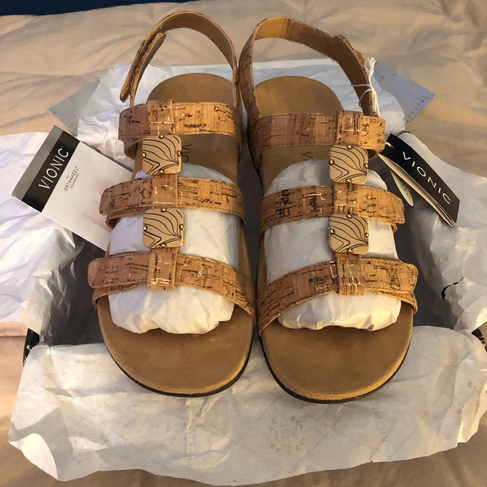 Vionic sandals - new with tags